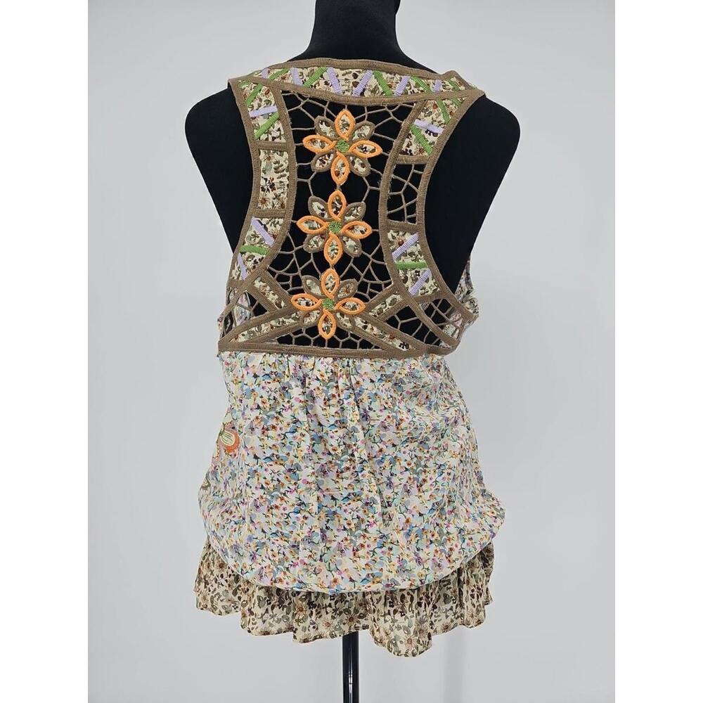 Lulumari Anthropologie Crochet Top Small Embroidered Floral Top‎ Ruffle Bottom